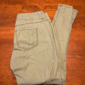 Women’s skinny leg pants